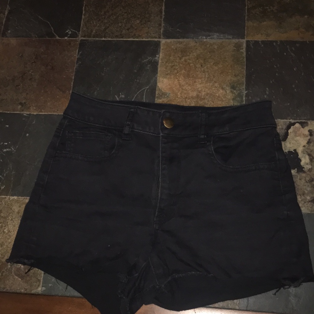 Black AEO shorts